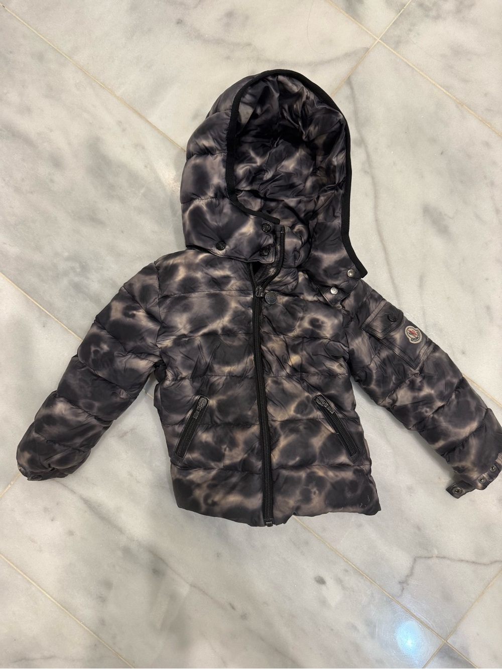 Moncler Kids Black Tie-Dye Puffer Jacket with Hood